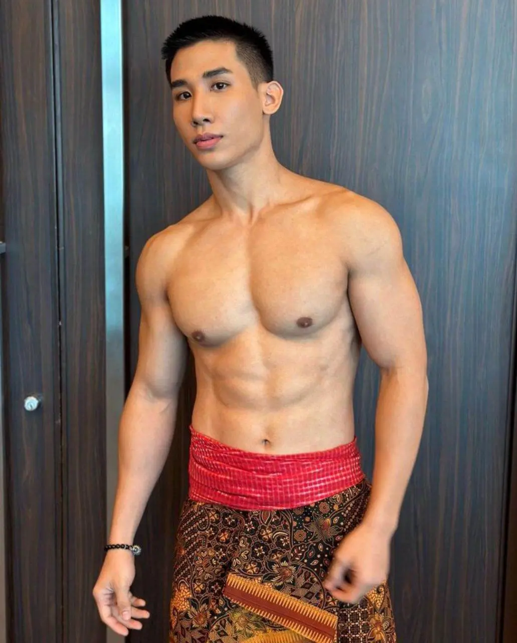 หนุ่มฮอต ห้วยขวางส่งประกวด ig/supercoatboy.