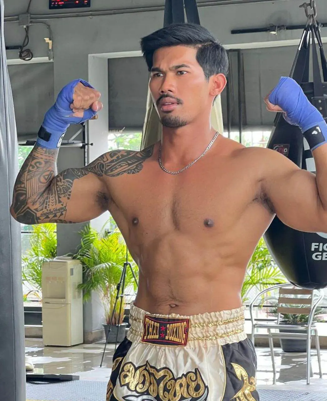 พ่อขุนแผนแสนสะท้าน