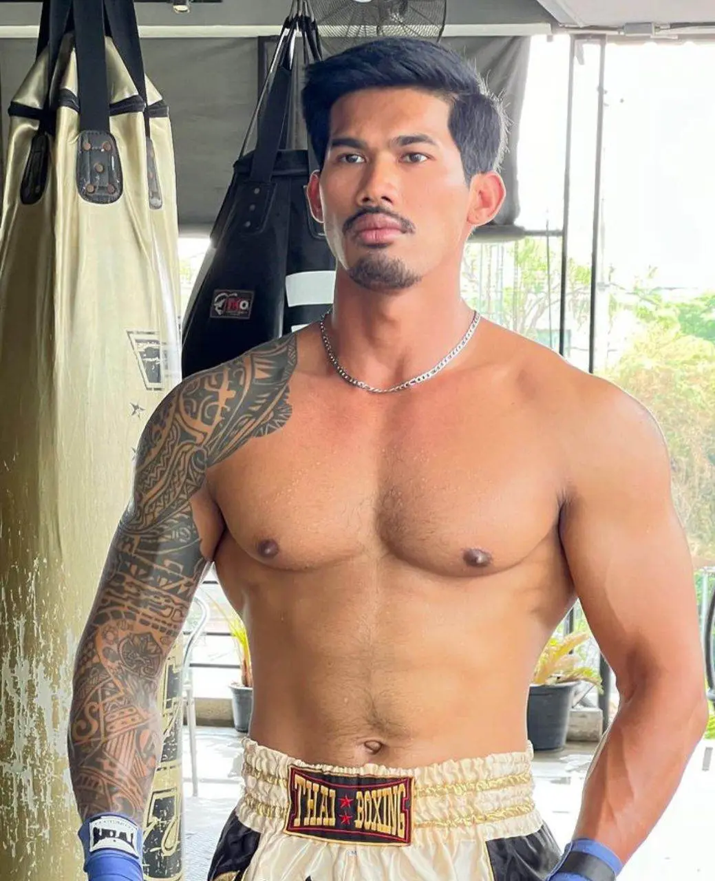 พ่อขุนแผนแสนสะท้าน