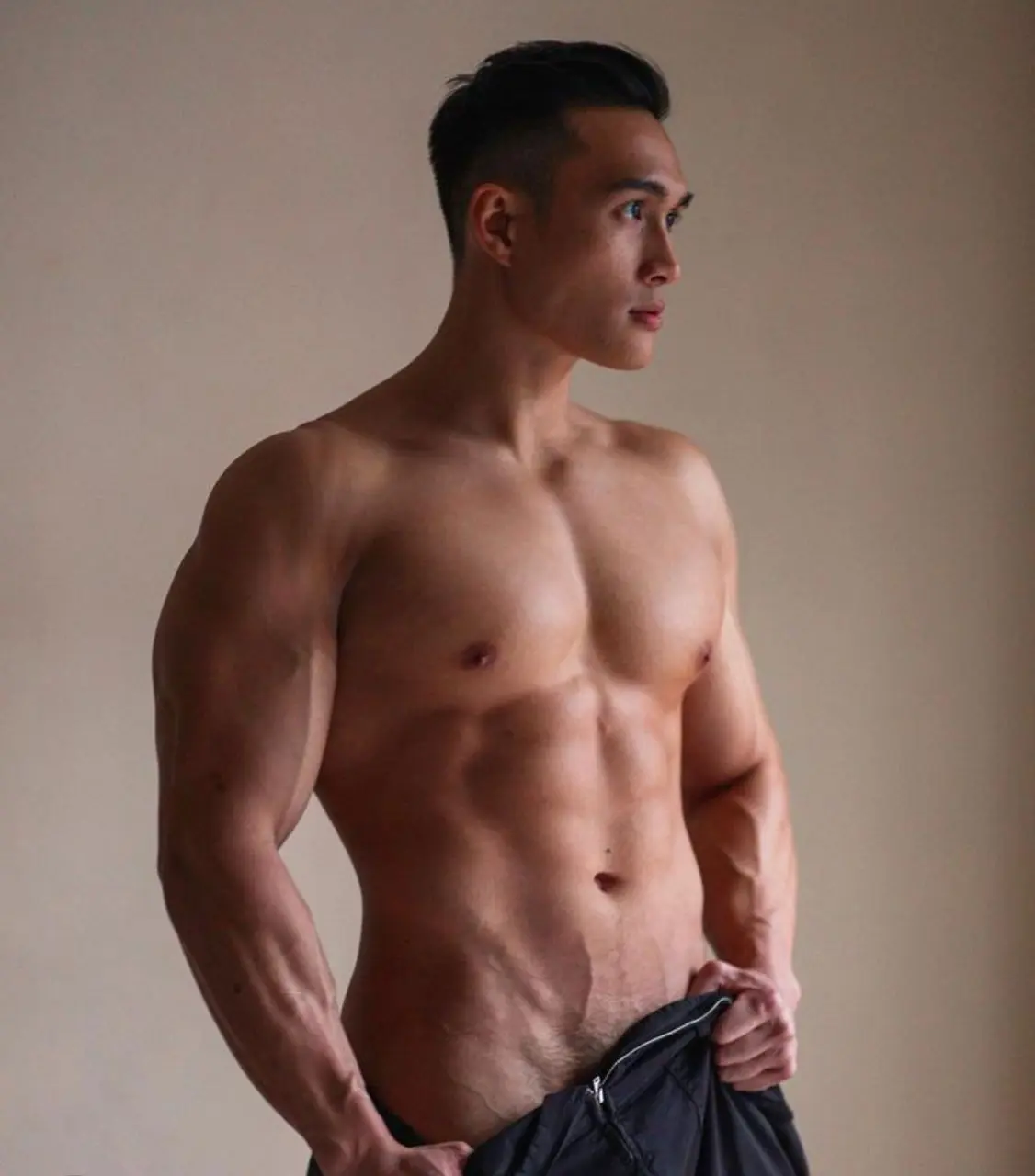 หล่อ หุ่นดี แดนปลามังกร