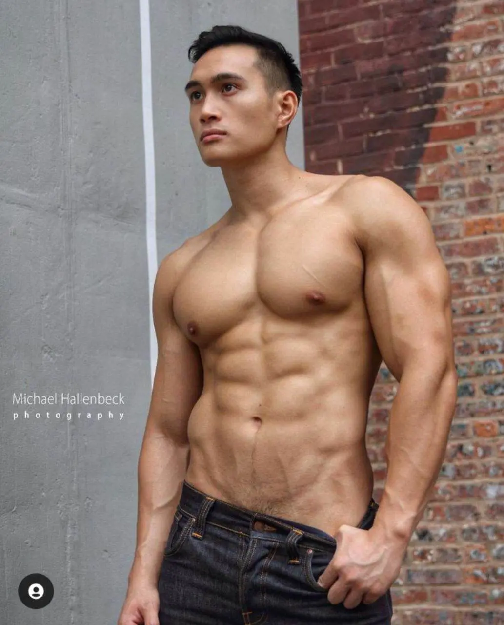 หล่อ หุ่นดี แดนปลามังกร