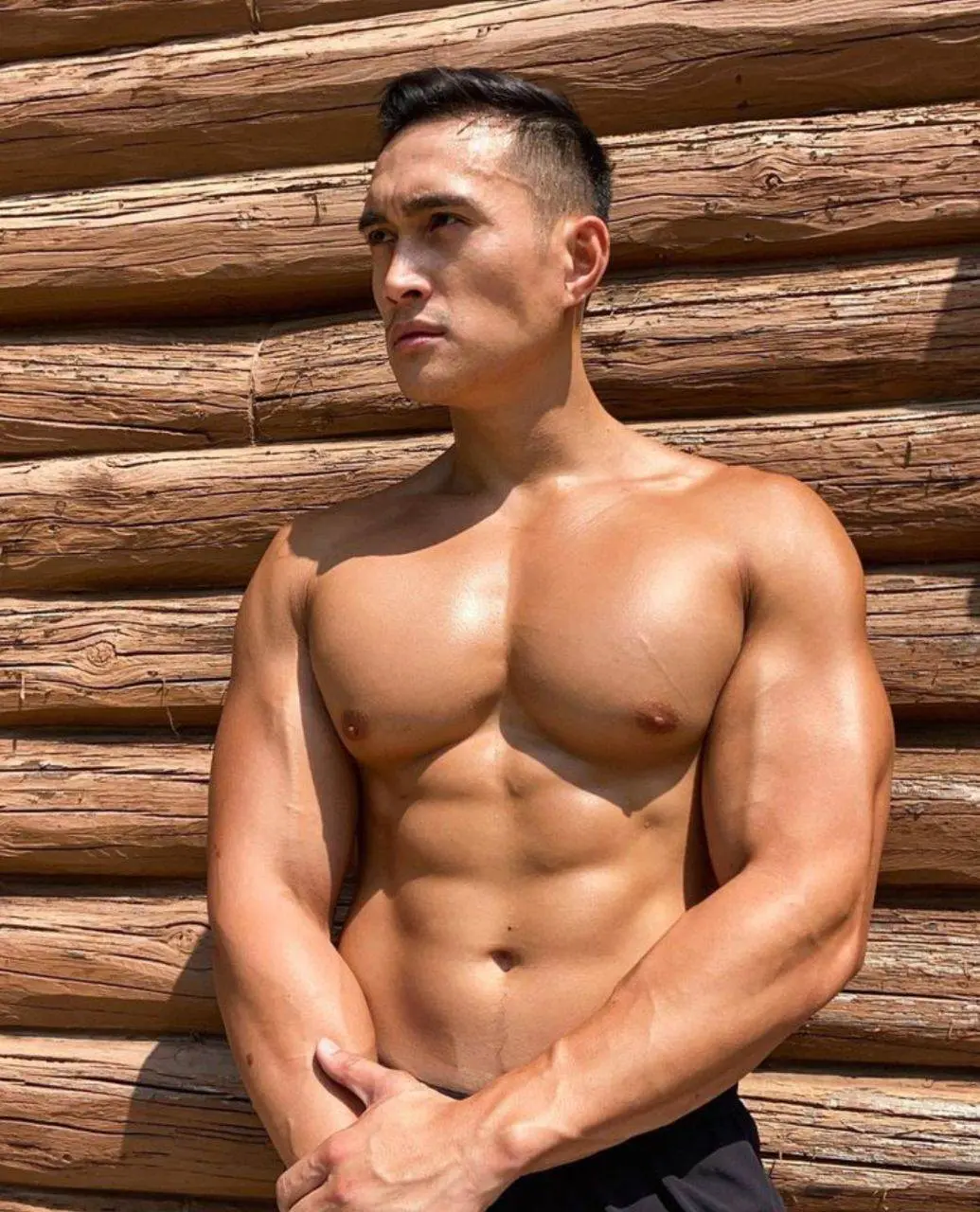 หล่อ หุ่นดี แดนปลามังกร