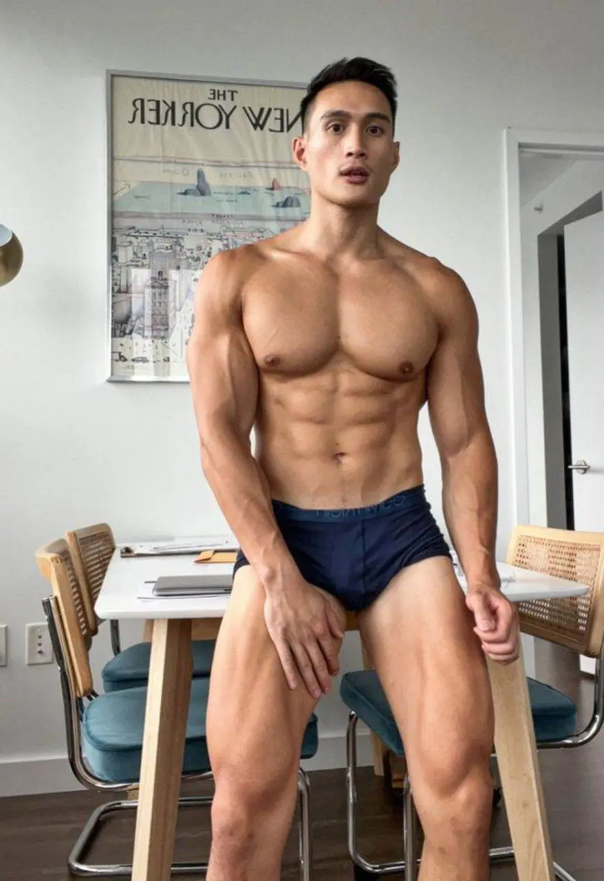 หล่อ หุ่นดี แดนปลามังกร