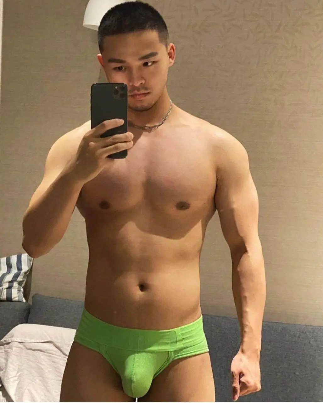 หล่อจาก สิงคโปร์