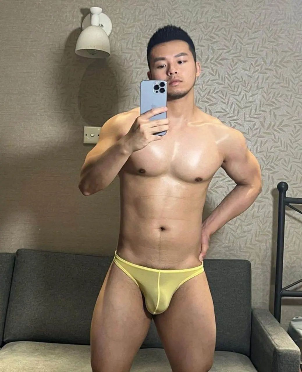 หล่อจาก สิงคโปร์