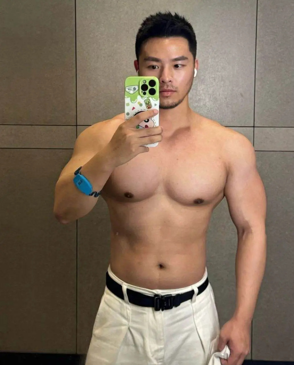 หล่อจาก สิงคโปร์