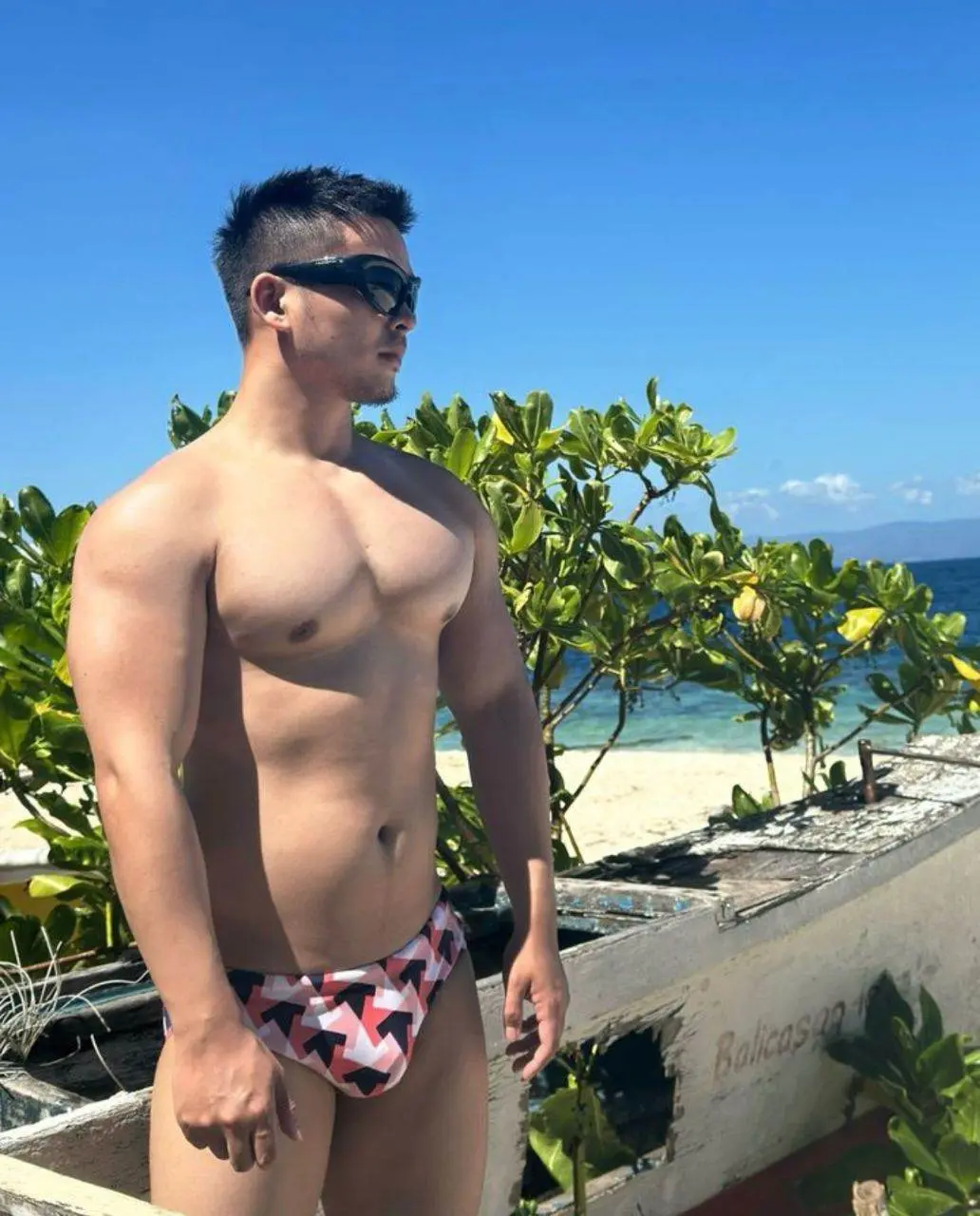 หล่อจาก สิงคโปร์
