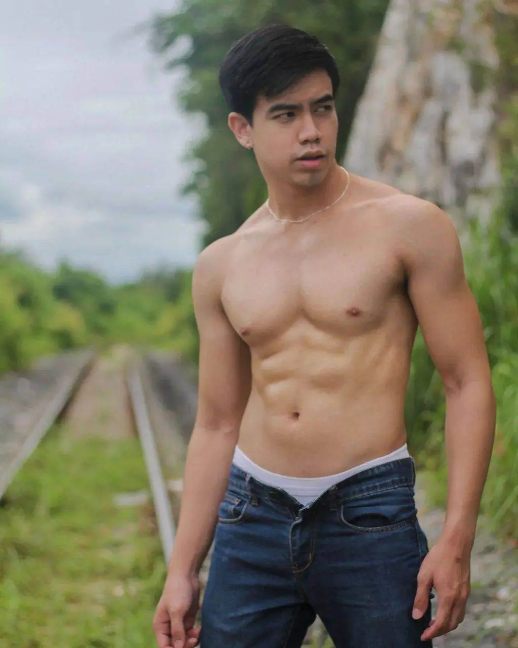 ลิ้นสั่นรอออออ