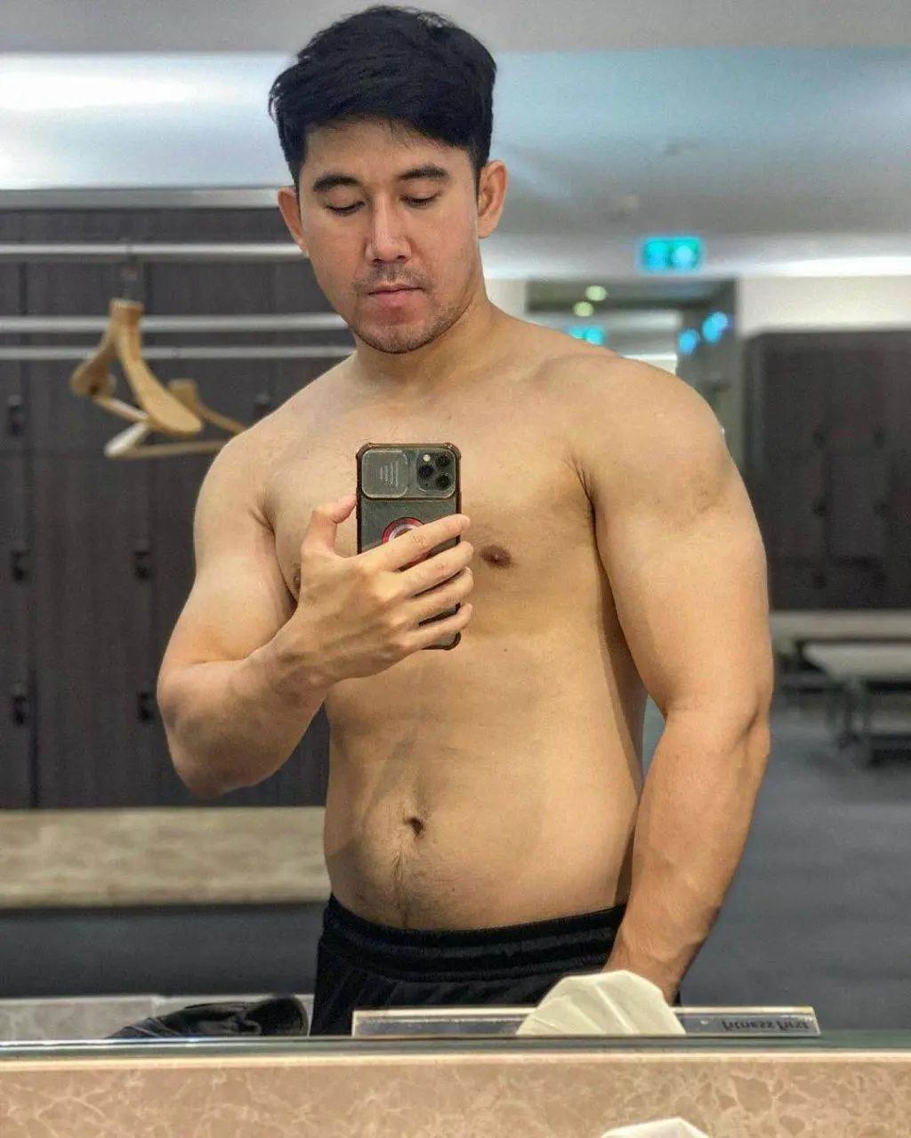 ลิ้นสั่นรอออออ