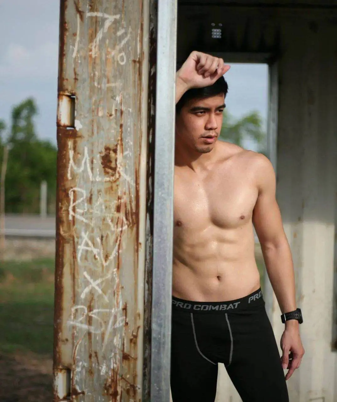ลิ้นสั่นรอออออ