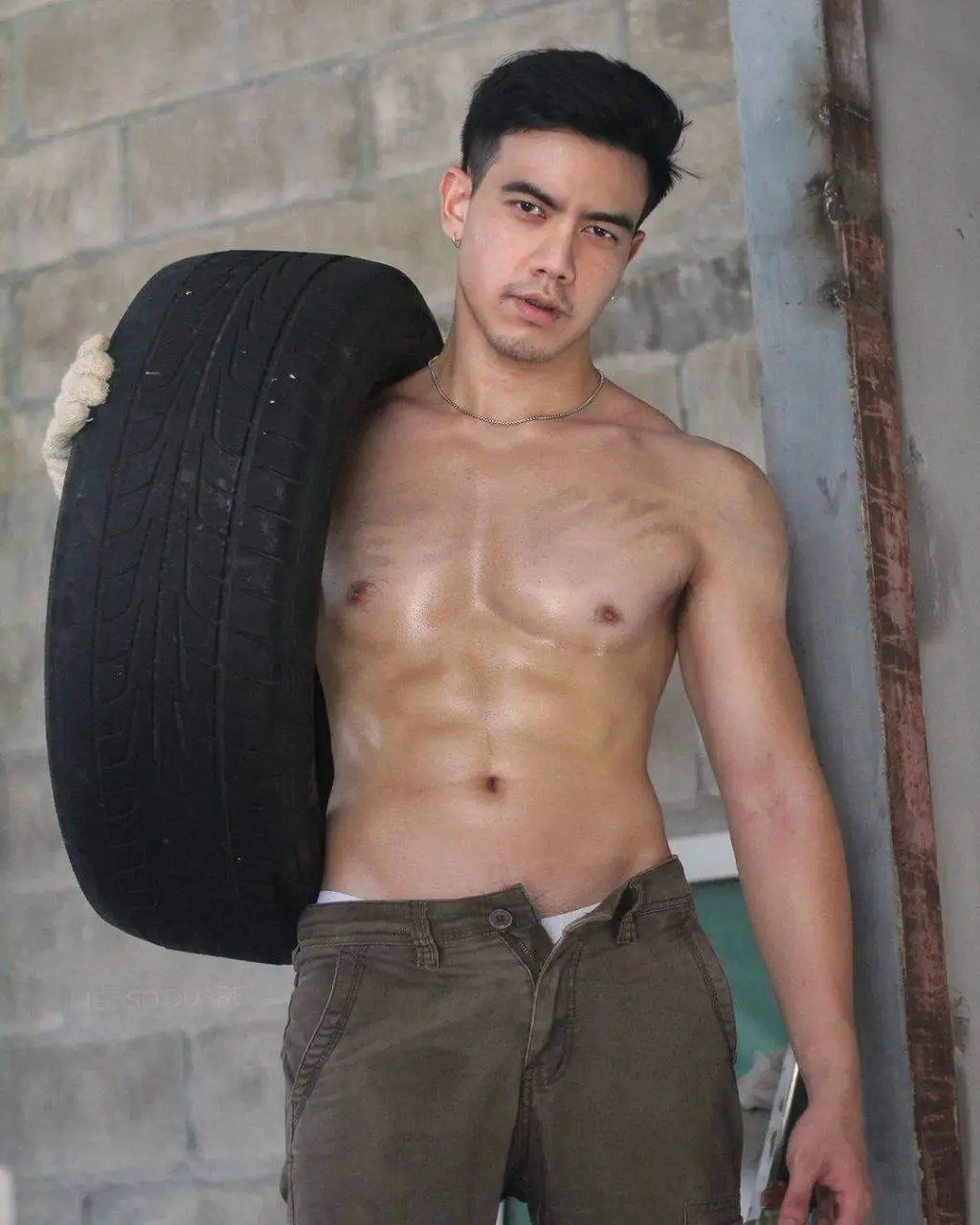 ลิ้นสั่นรอออออ