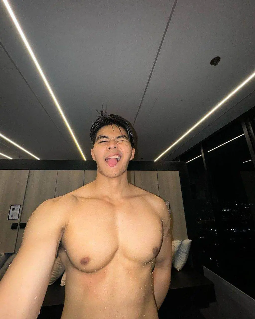 พร้อมยอมทุกท่าเพื่อพี่