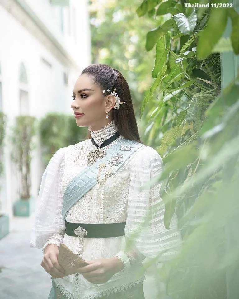 Anna Sueangam-iam in Thai Traditional Costume 🇹🇭