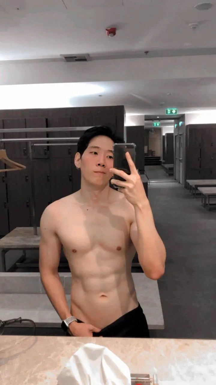 จากสายบันเทิง มาเป็นนายแบบ.