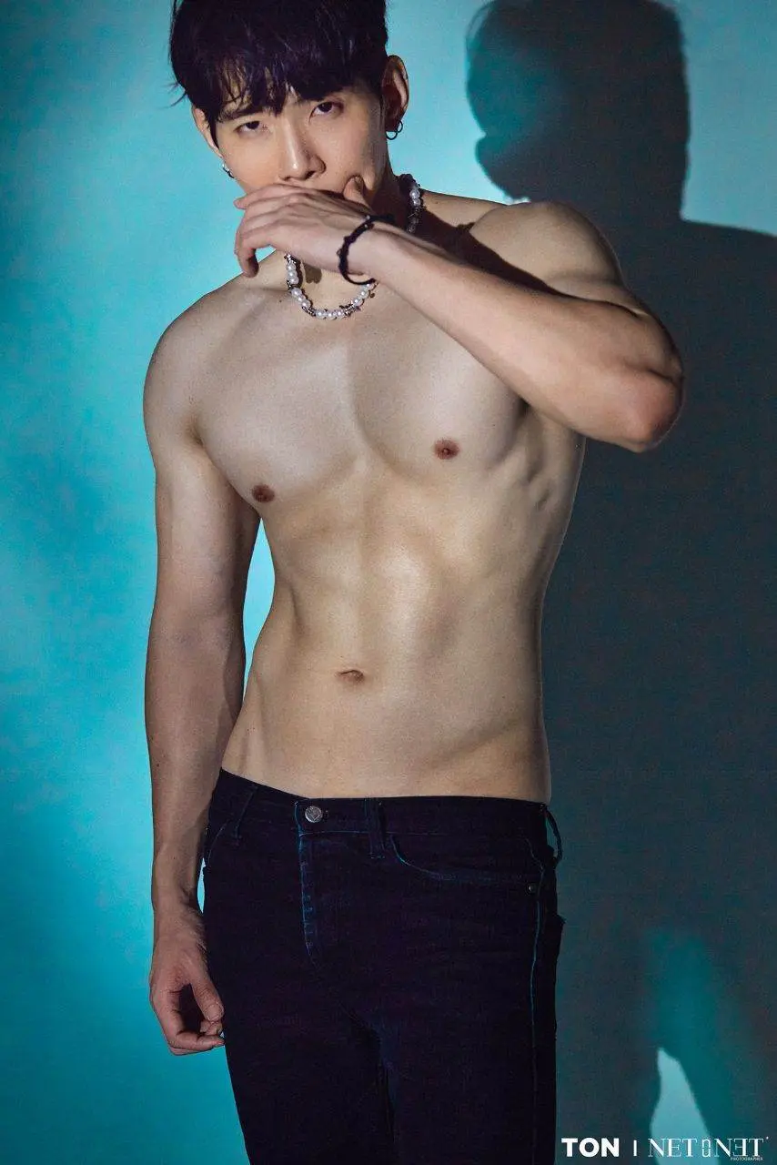 จากสายบันเทิง มาเป็นนายแบบ.