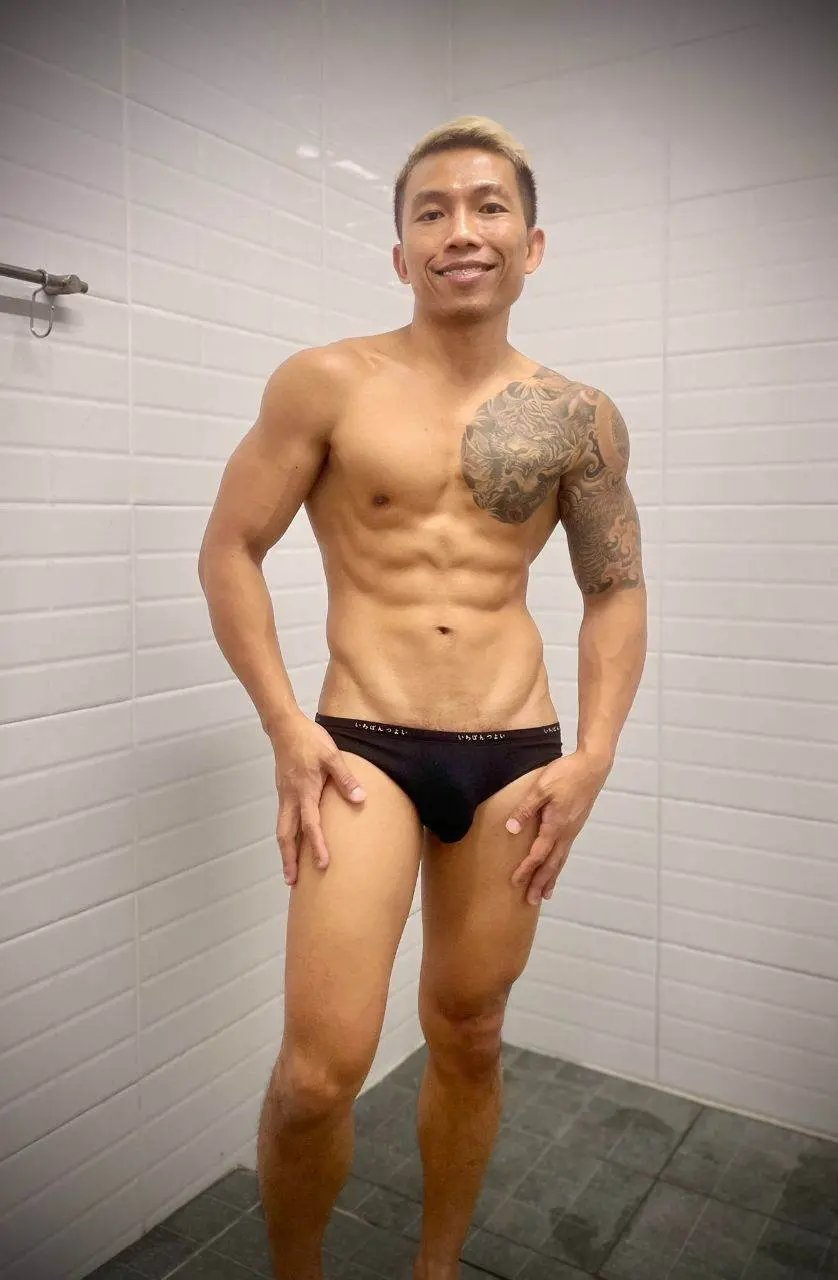 หนุ่มไทบ้าน จากหนังXXX  ค่าย Thom Ford.