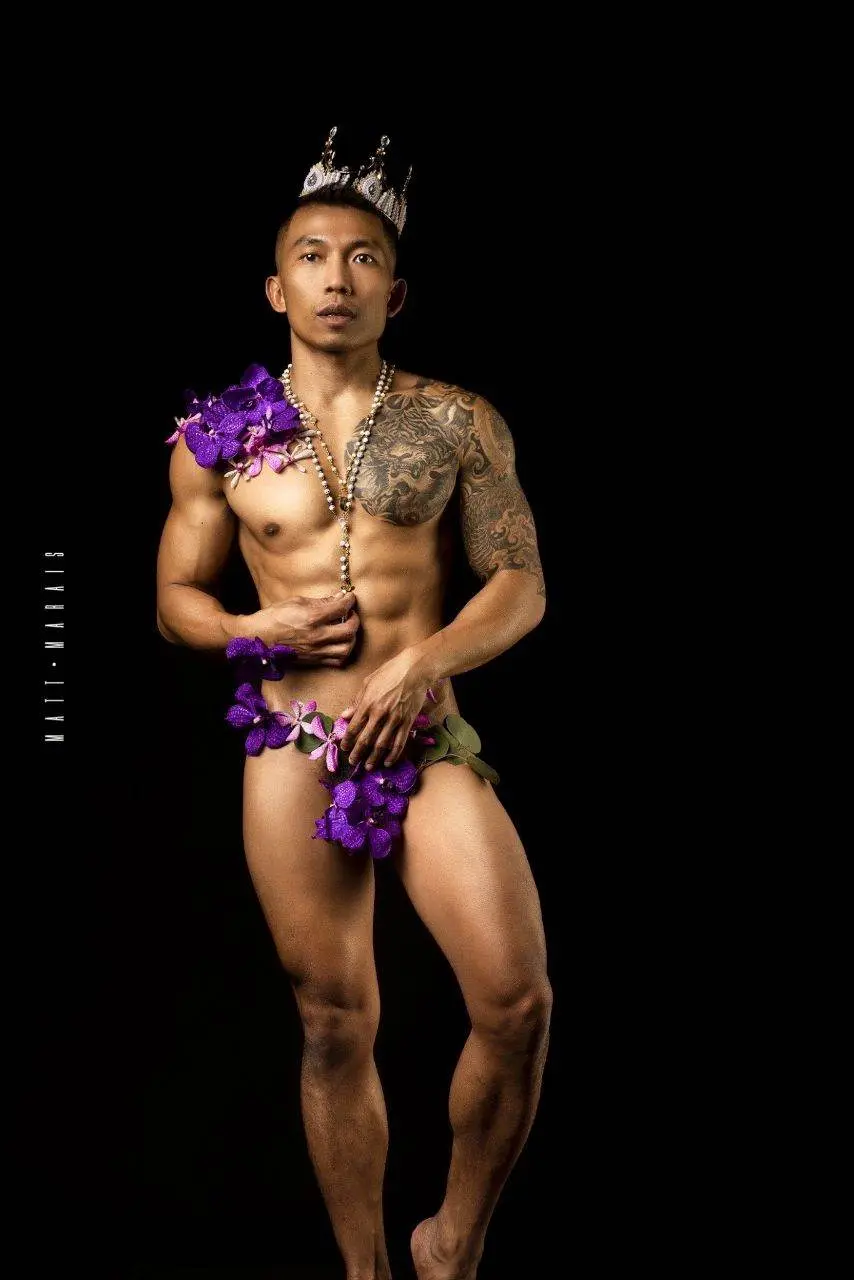 หนุ่มไทบ้าน จากหนังXXX  ค่าย Thom Ford.