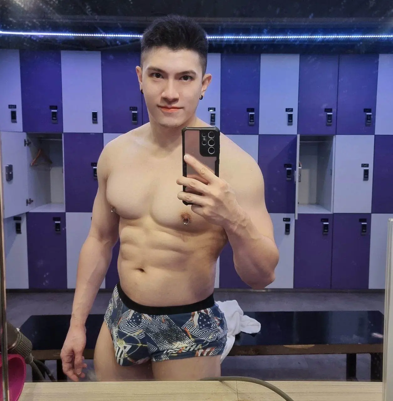 ขาว หล่อแห่งชาติ ฮ่องกง.