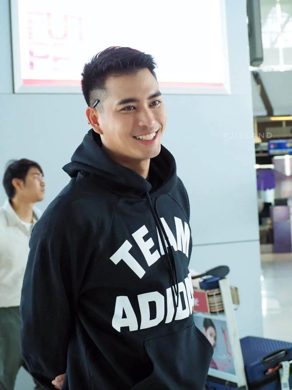 อยากลองขยี้หนวดจัง