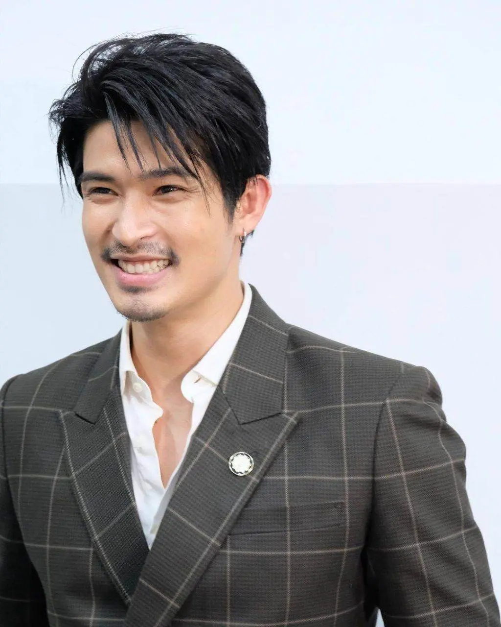 ดาราหนุ่มหล่อเข้ม