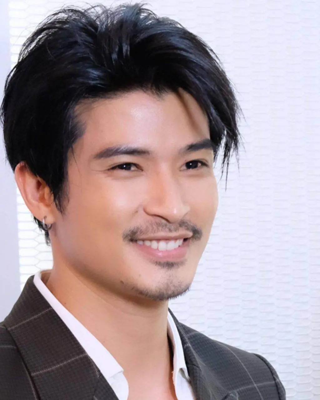 ดาราหนุ่มหล่อเข้ม