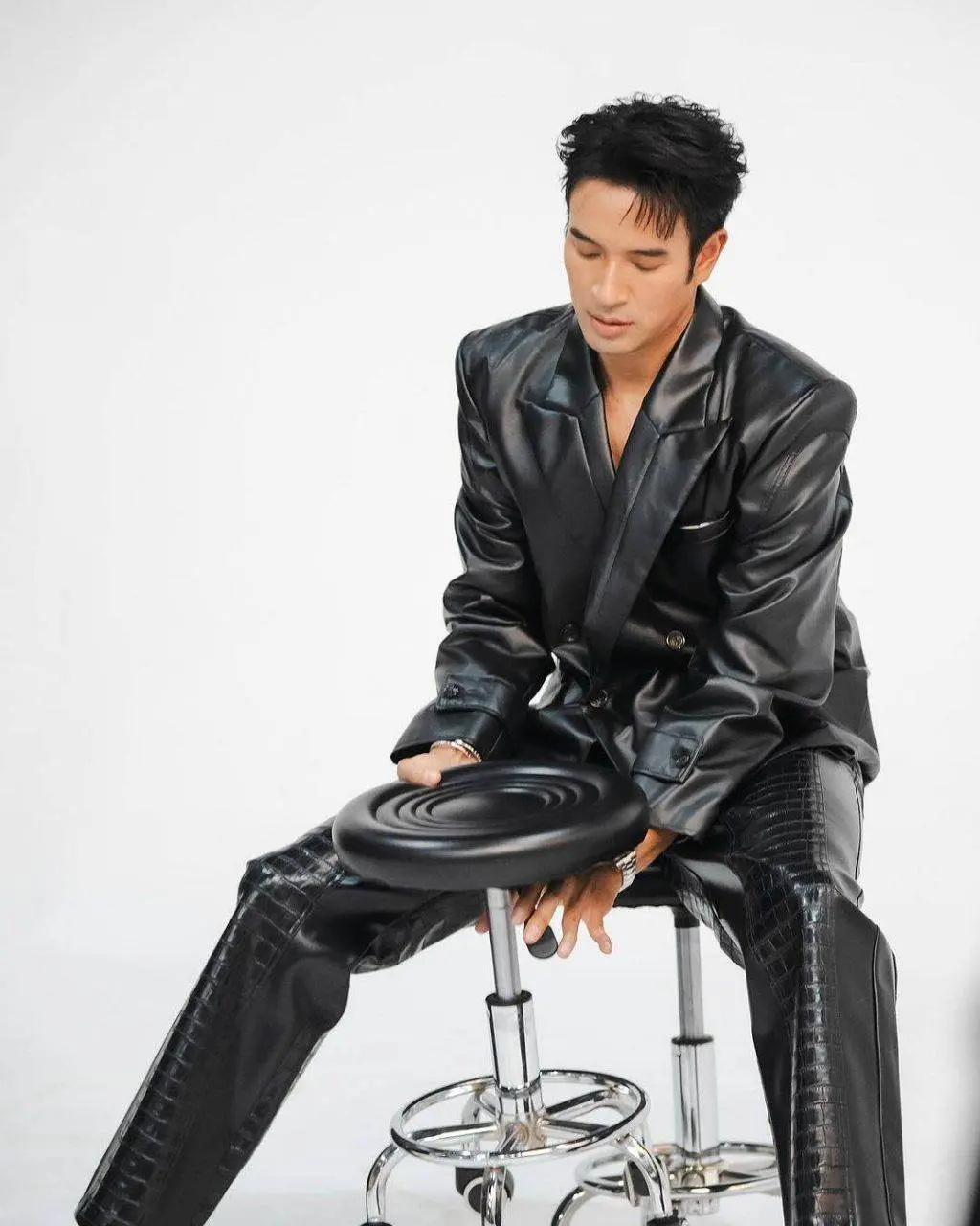 ดาราหนุ่มหล่อเข้ม