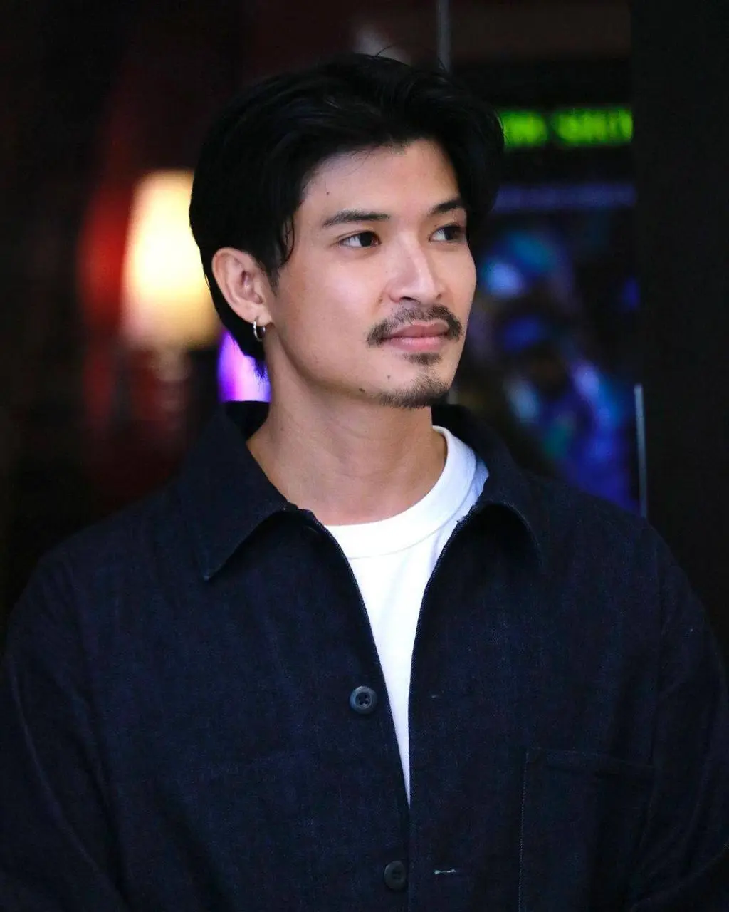 ดาราหนุ่มหล่อเข้ม