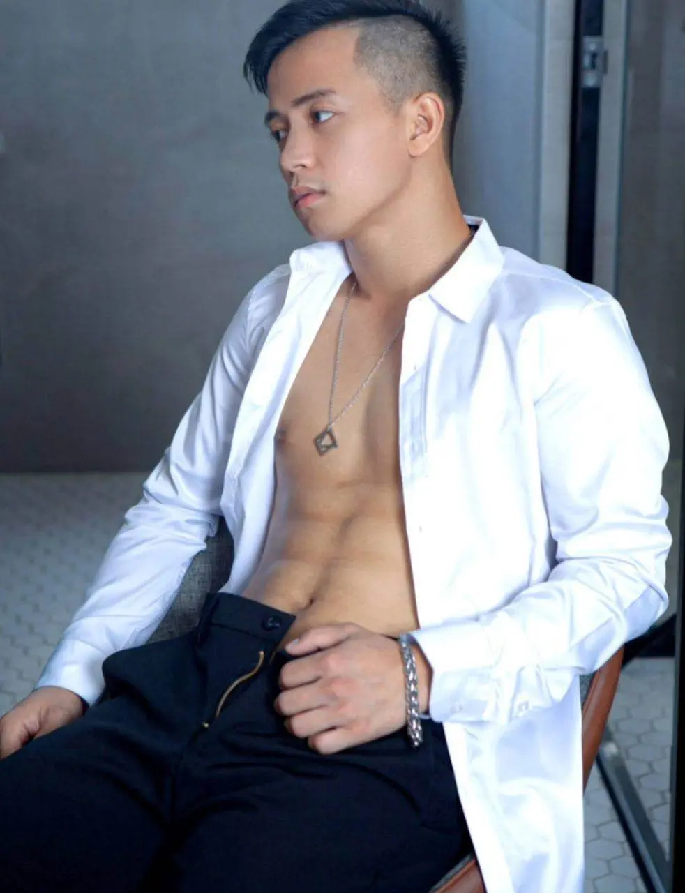 หนุ่มหล่อขึ้นปก 1192