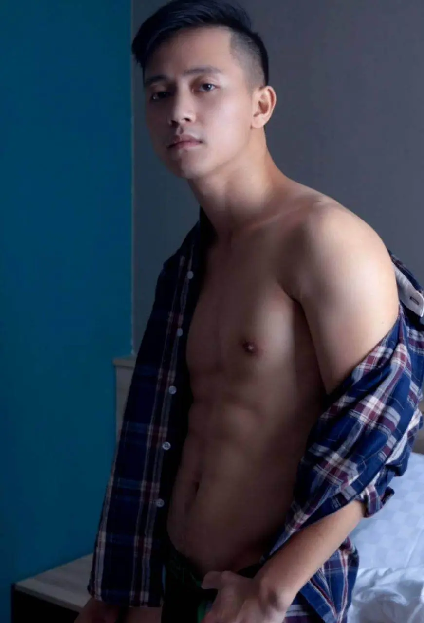 หนุ่มหล่อขึ้นปก 1192