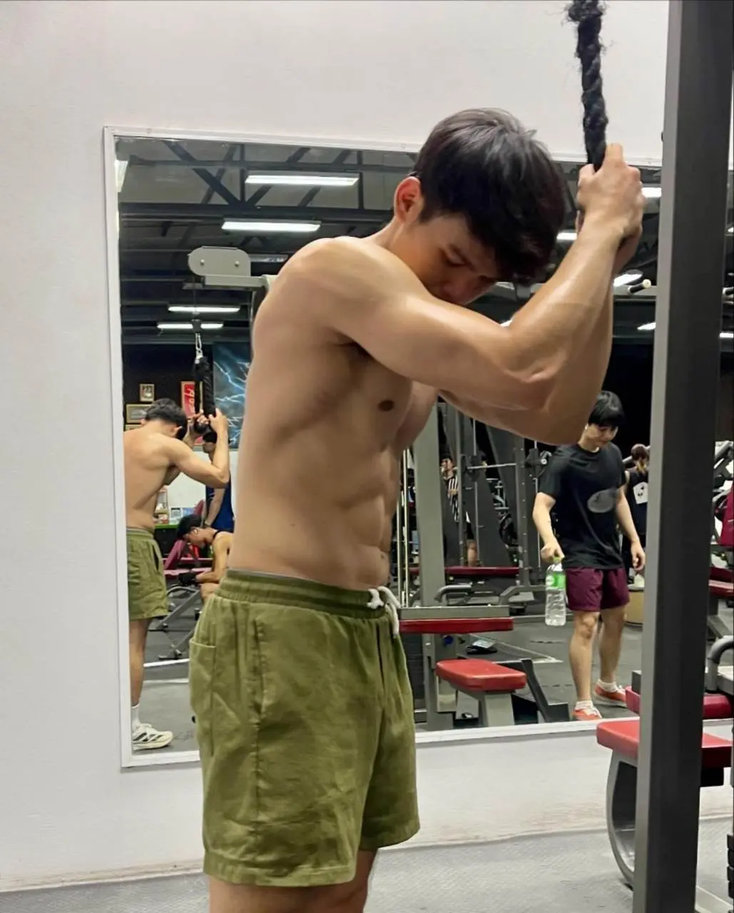 ถอดโชว์เรือนร่าง 2881
