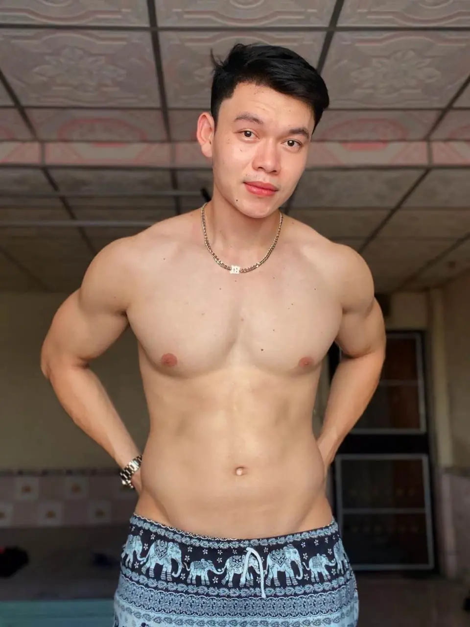 ถอดโชว์เรือนร่าง 2882