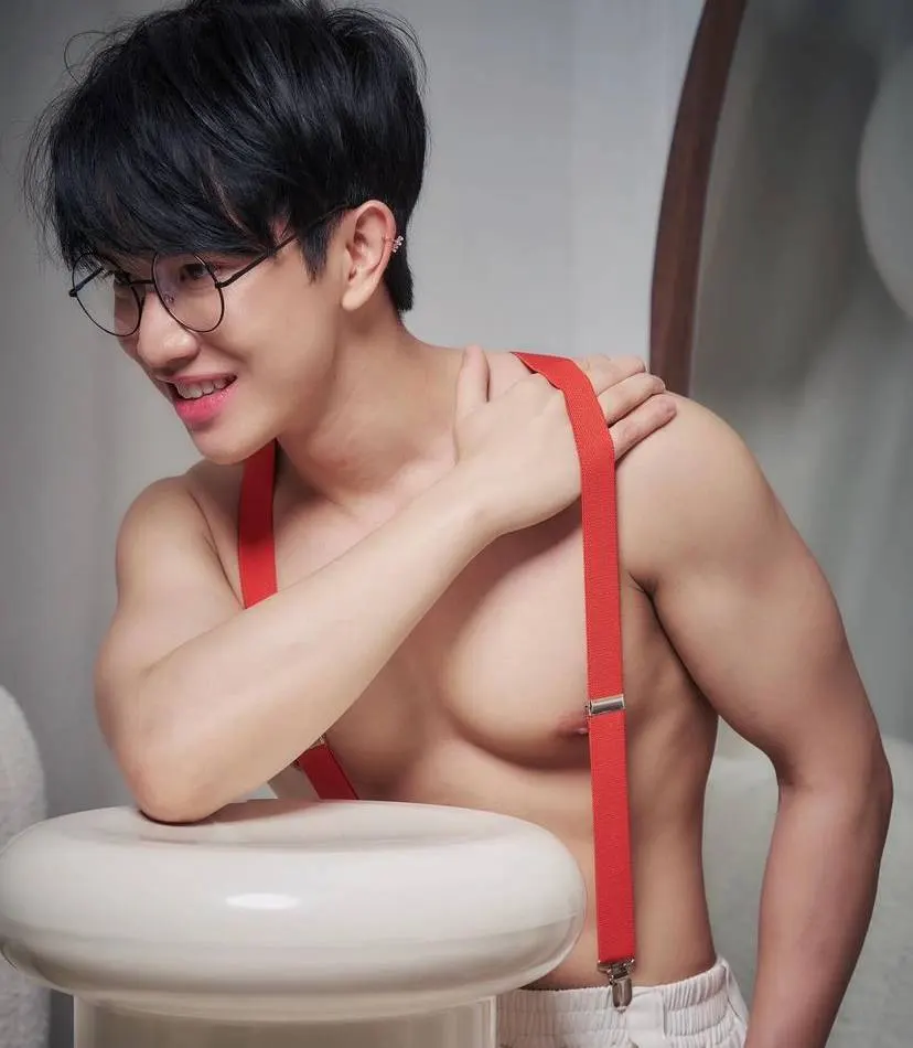 ถอดโชว์เรือนร่าง 2882