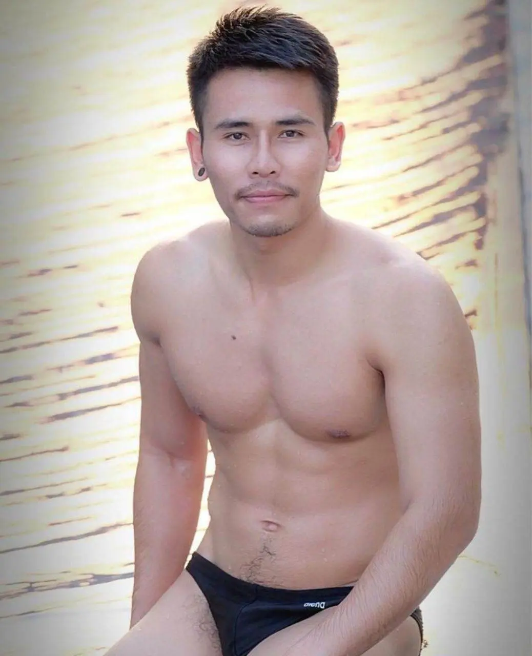 หล่อไทบ้านจาก เมืองมหาสารคาม.