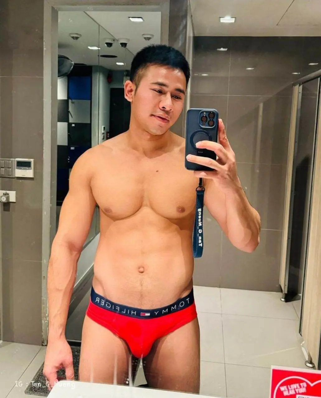 หล่อไทบ้านจาก เมืองมหาสารคาม.