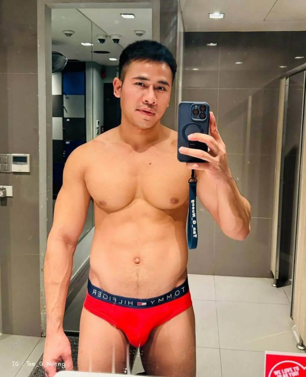 หล่อไทบ้านจาก เมืองมหาสารคาม.