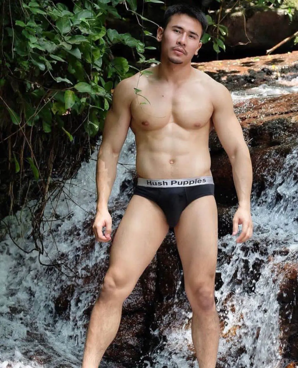 หล่อไทบ้านจาก เมืองมหาสารคาม.