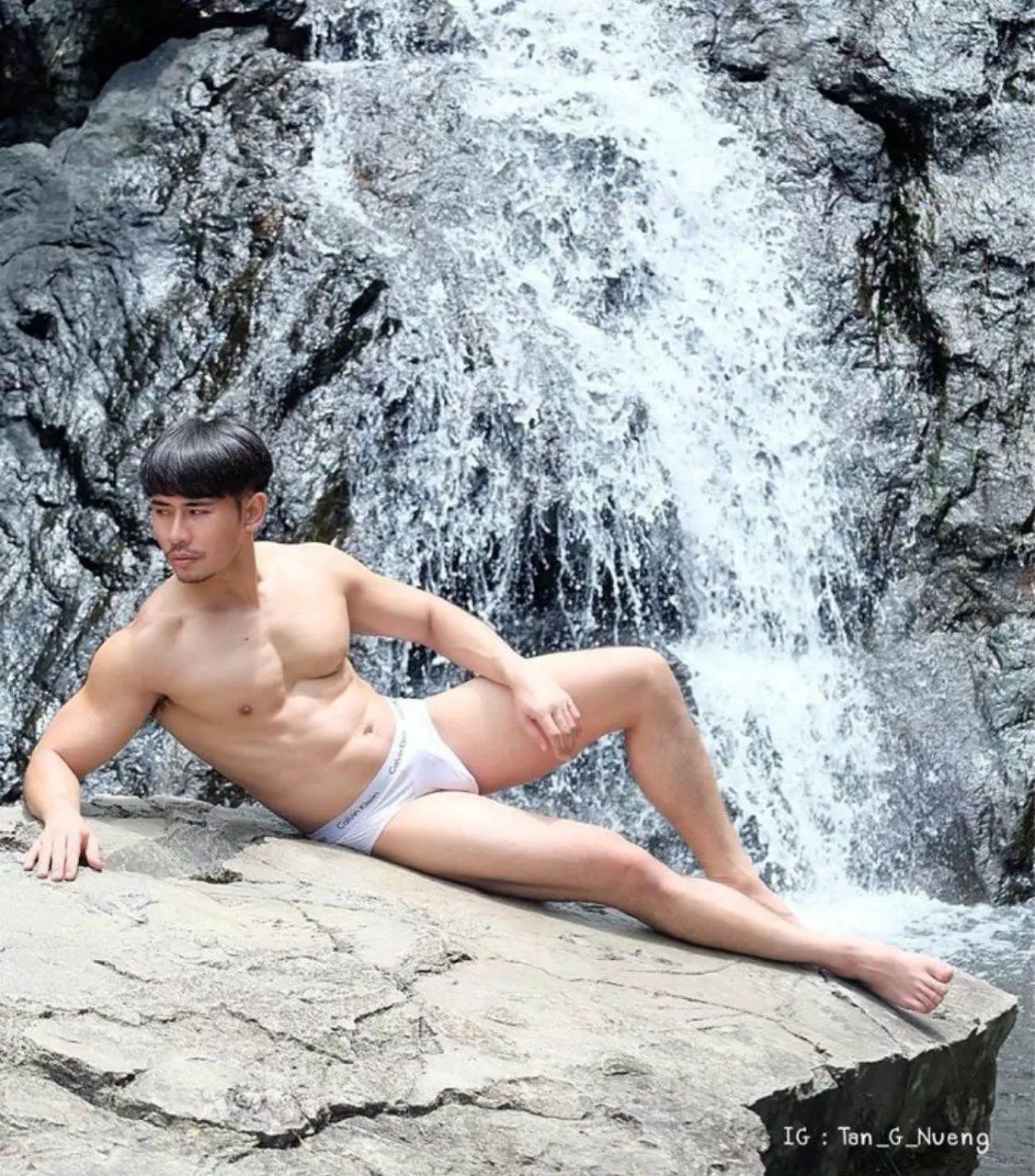 หล่อไทบ้านจาก เมืองมหาสารคาม.