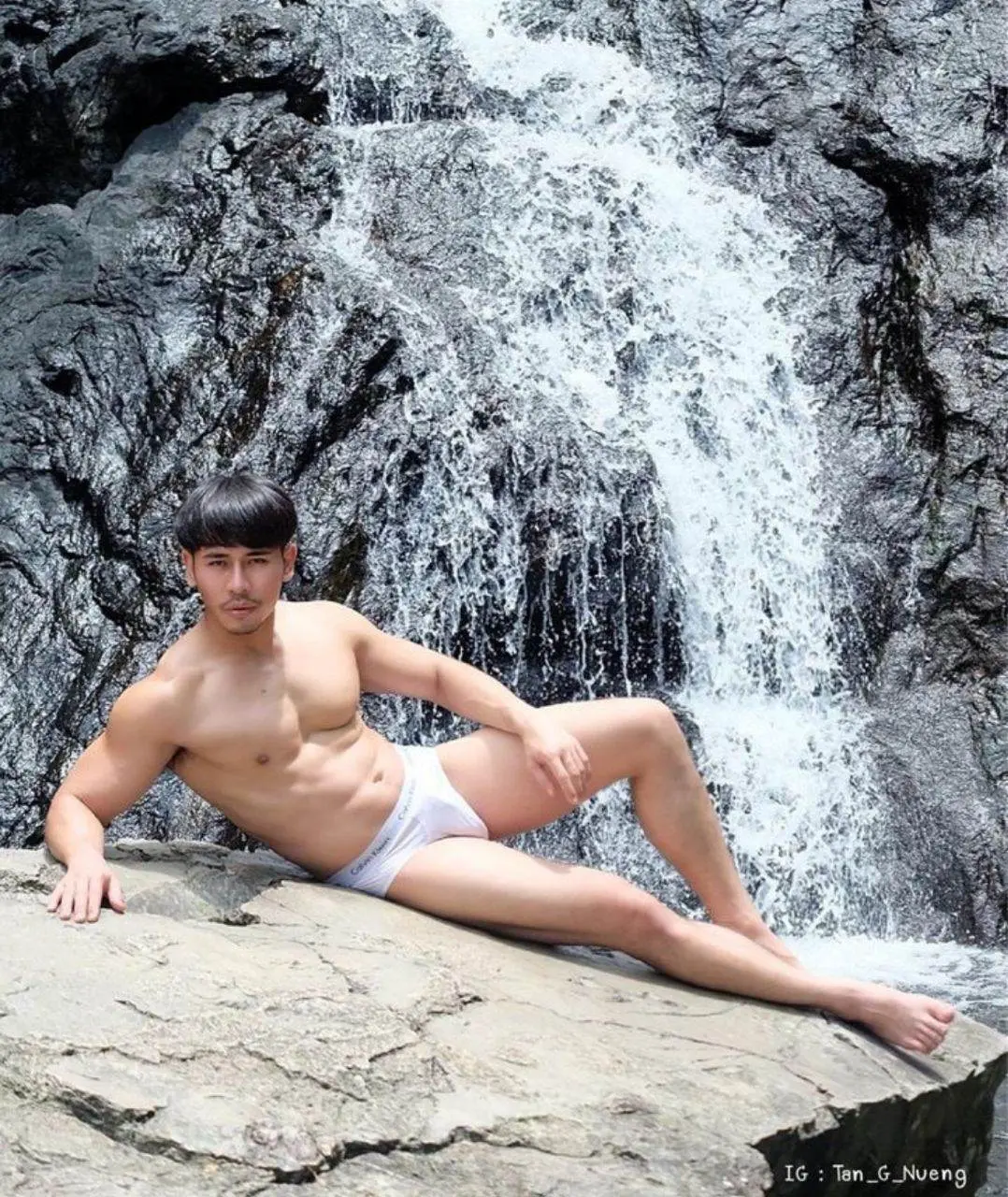 หล่อไทบ้านจาก เมืองมหาสารคาม.