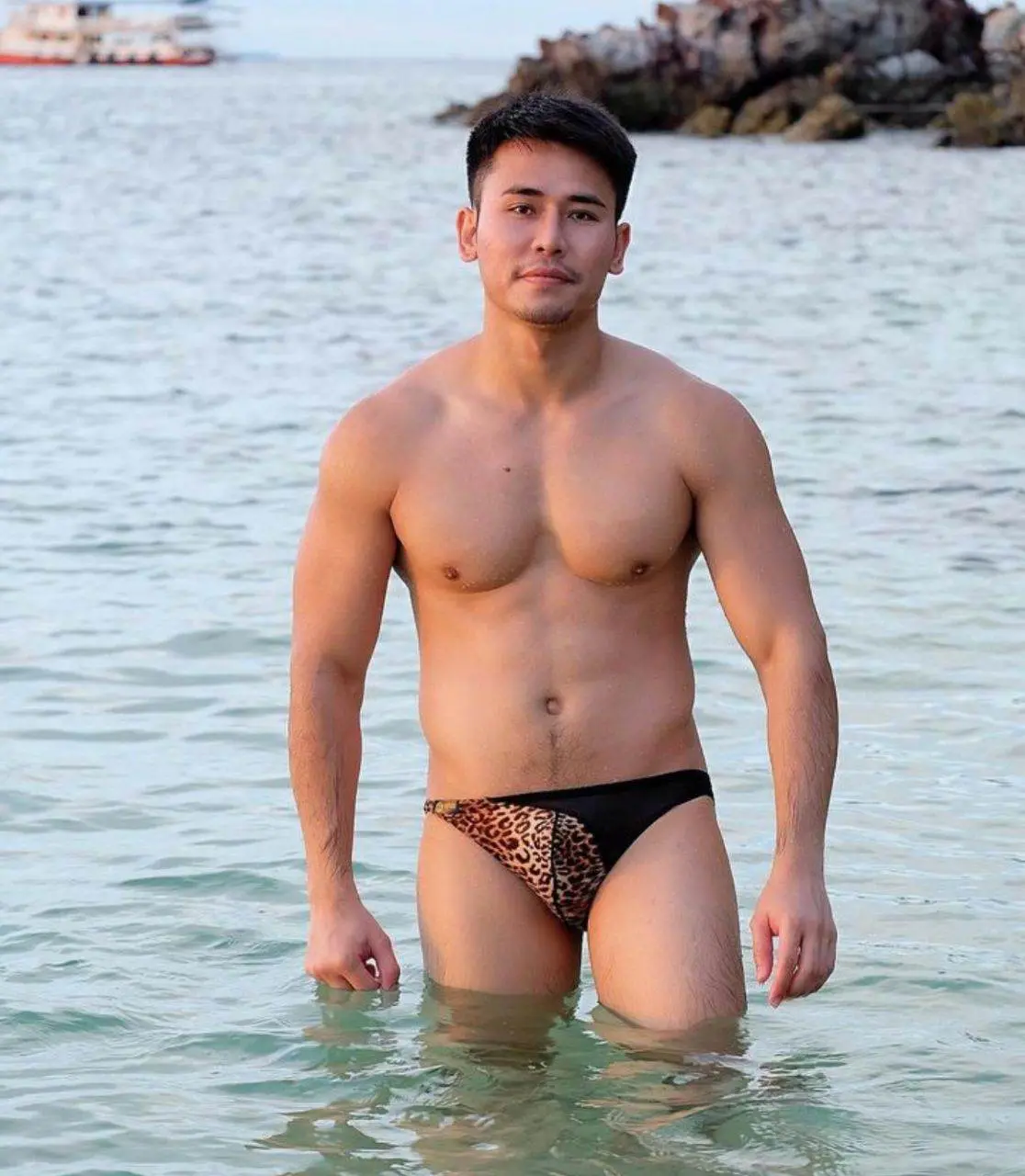 หล่อไทบ้านจาก เมืองมหาสารคาม.