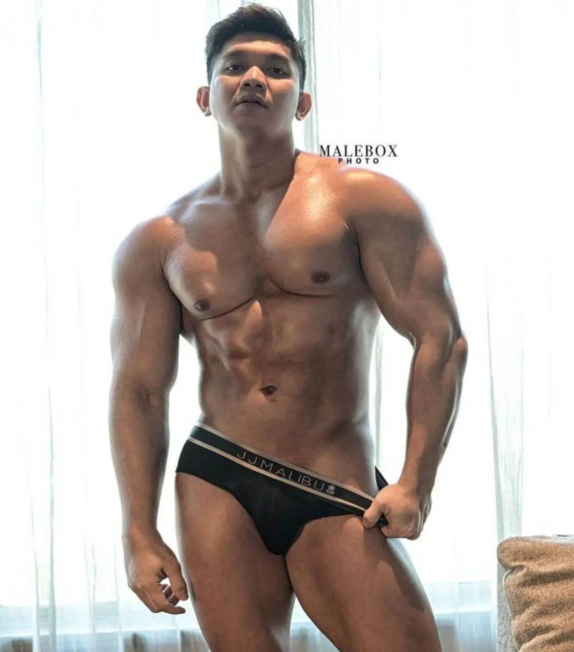 หล่อกล้ามปู จาก ฟิลิปปินส์.