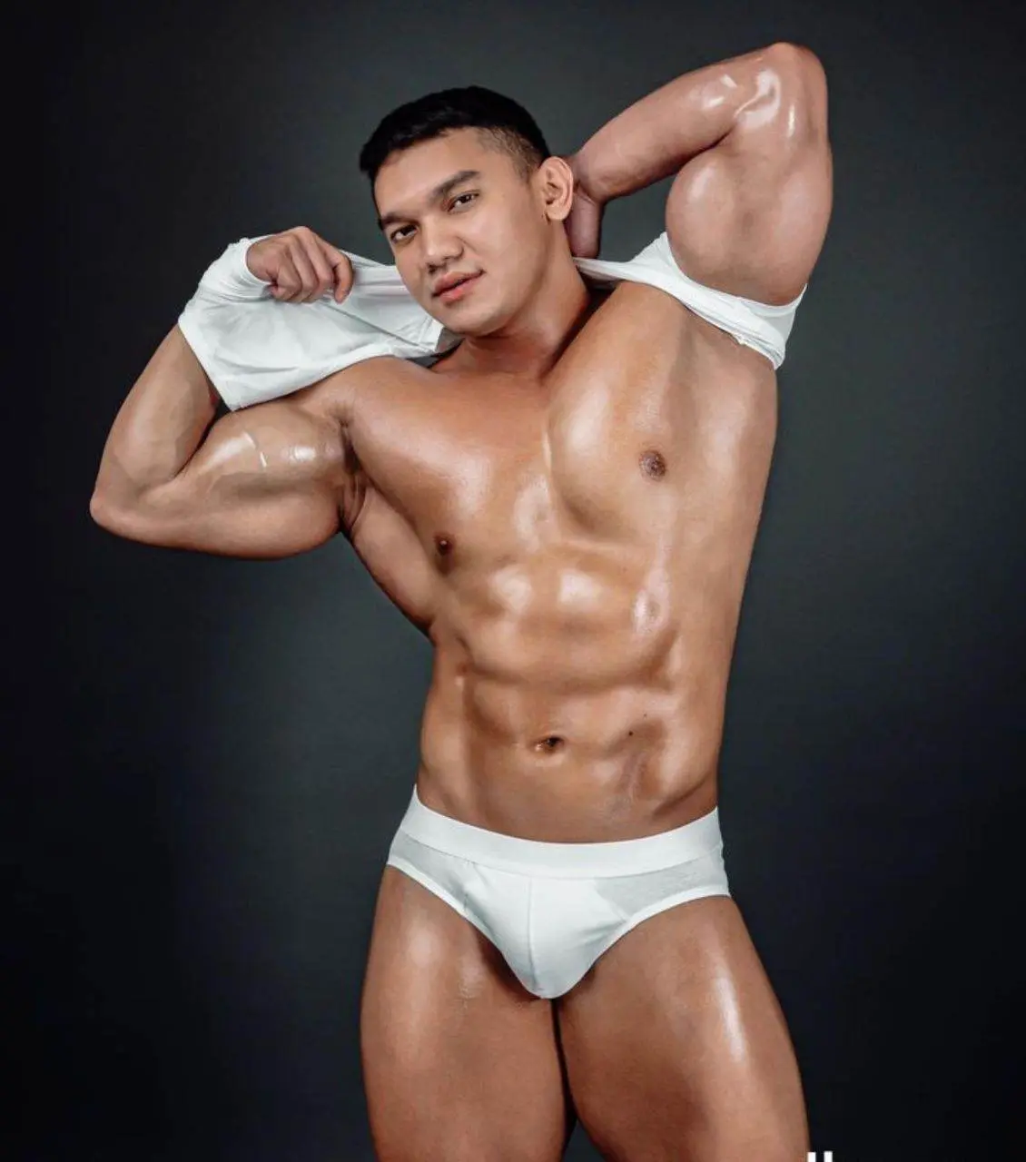 หล่อกล้ามปู จาก ฟิลิปปินส์.