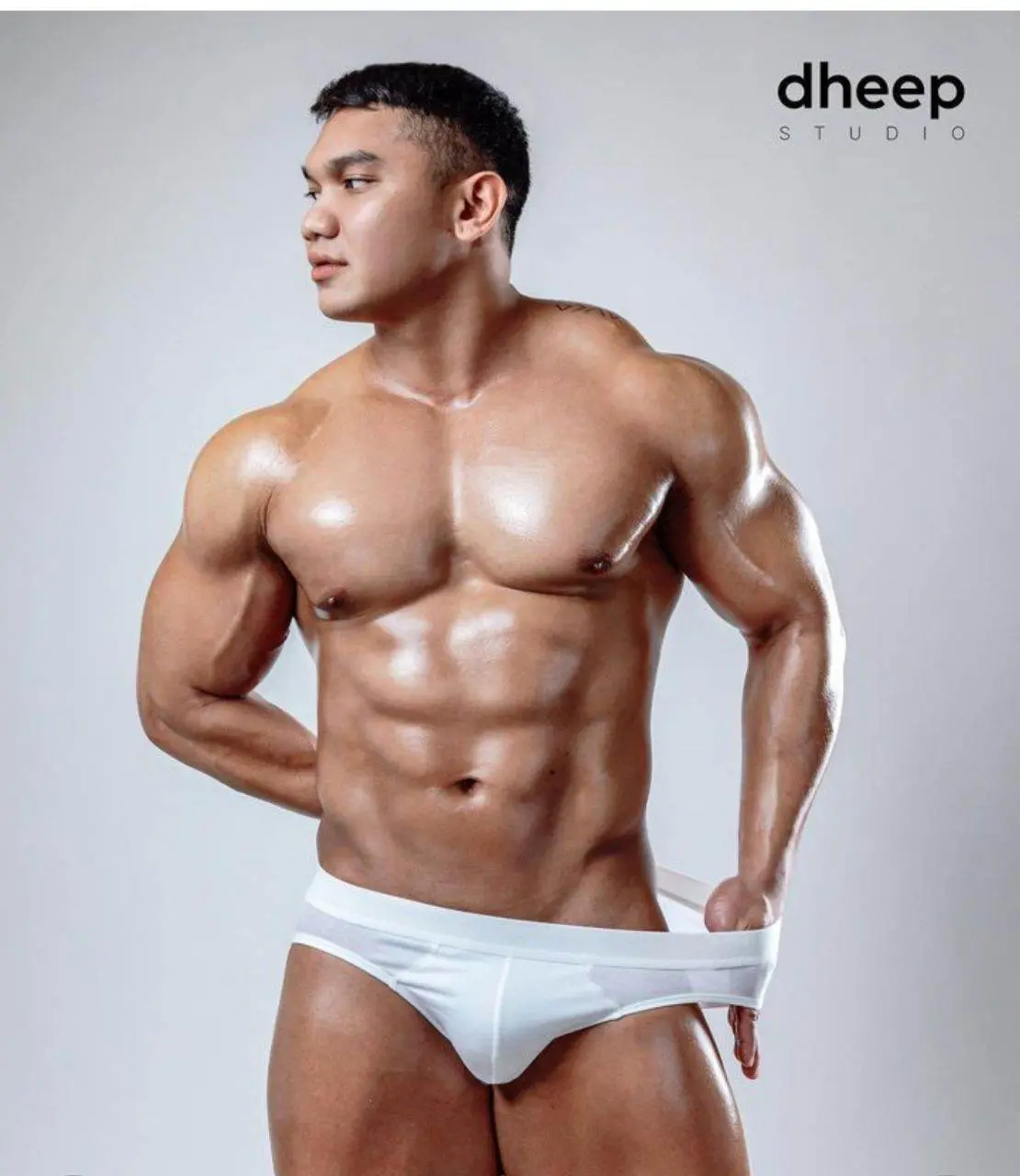 หล่อกล้ามปู จาก ฟิลิปปินส์.