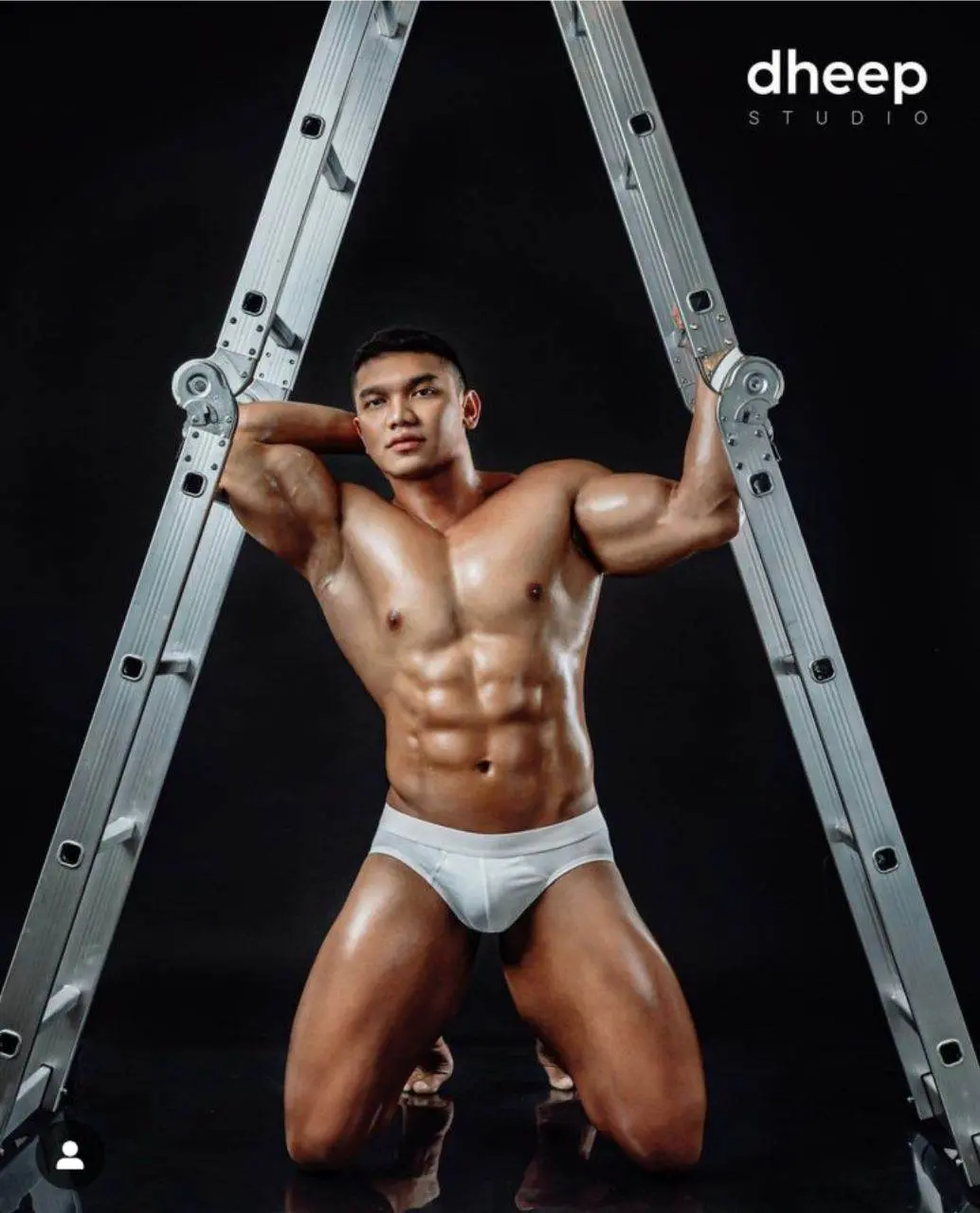 หล่อกล้ามปู จาก ฟิลิปปินส์.