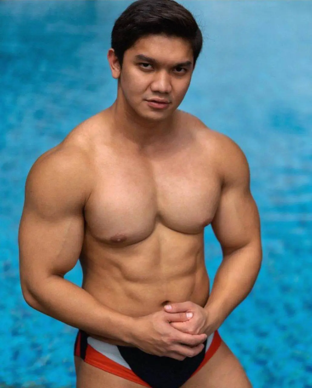 หล่อกล้ามปู จาก ฟิลิปปินส์.