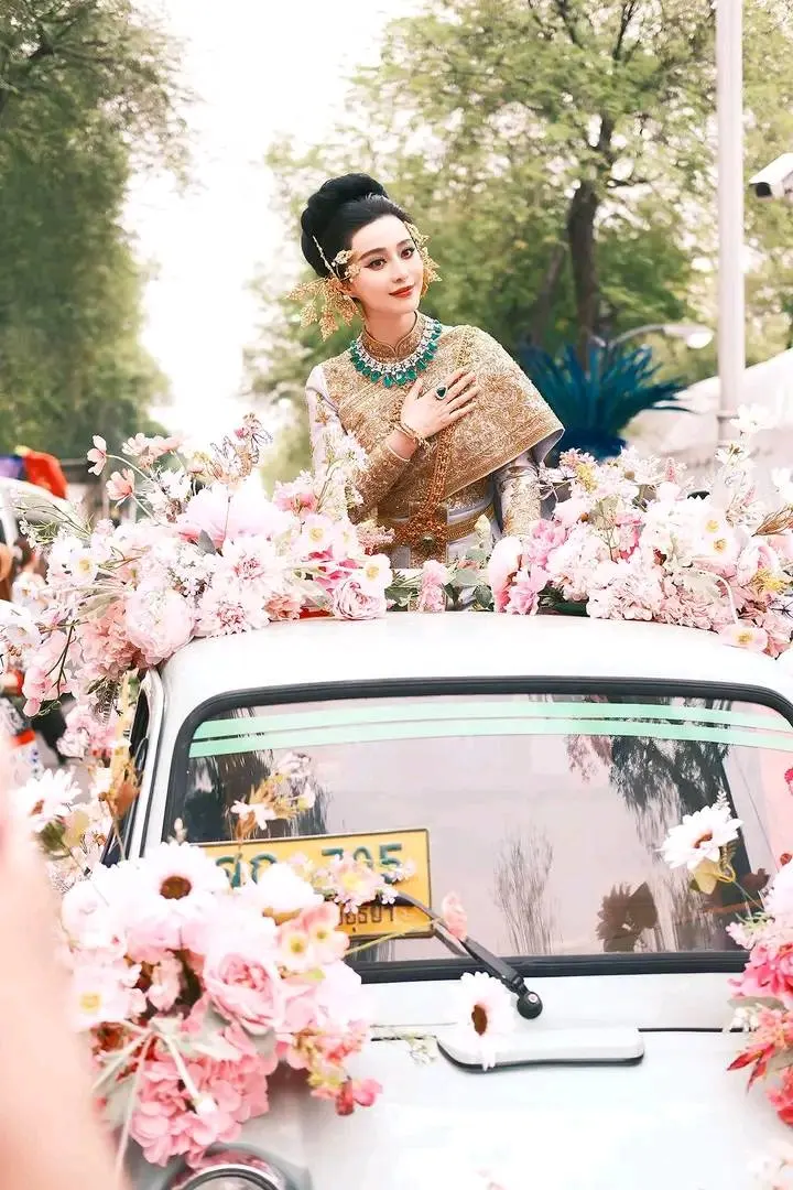 THAILAND 🇹🇭 | 'Fan Bingbing' joins the Maha Songkran procession 2024💦