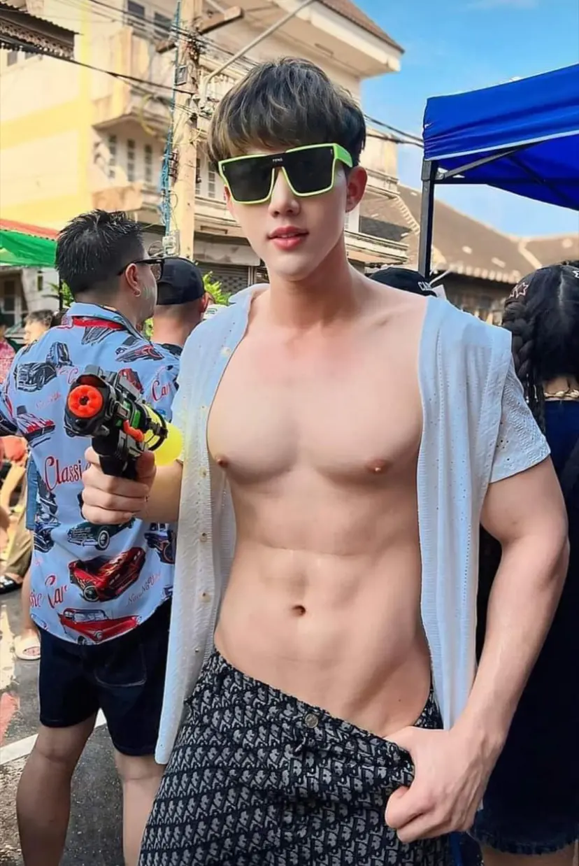 ร้อนก็สู้ สาดให้ฉ่ำ แฉะ