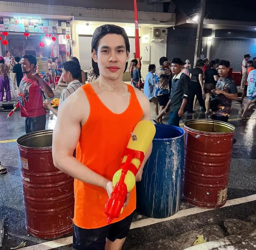 ร้อนก็สู้ สาดให้ฉ่ำ แฉะ