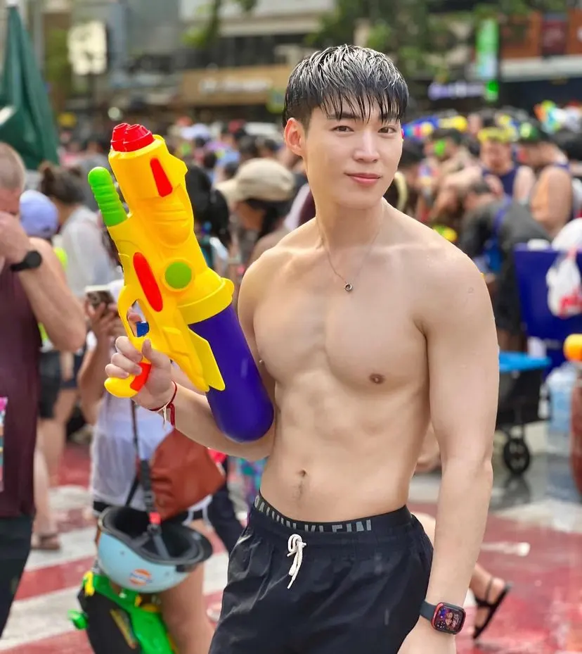 ร้อนก็สู้ สาดให้ฉ่ำ แฉะ