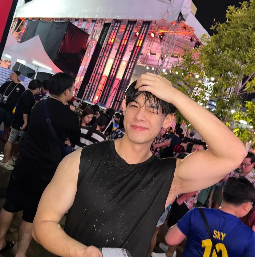 ร้อนก็สู้ สาดให้ฉ่ำ แฉะ