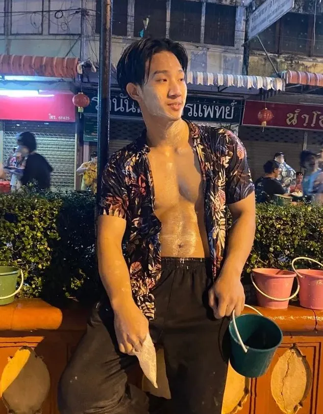 ร้อนก็สู้ สาดให้ฉ่ำ แฉะ